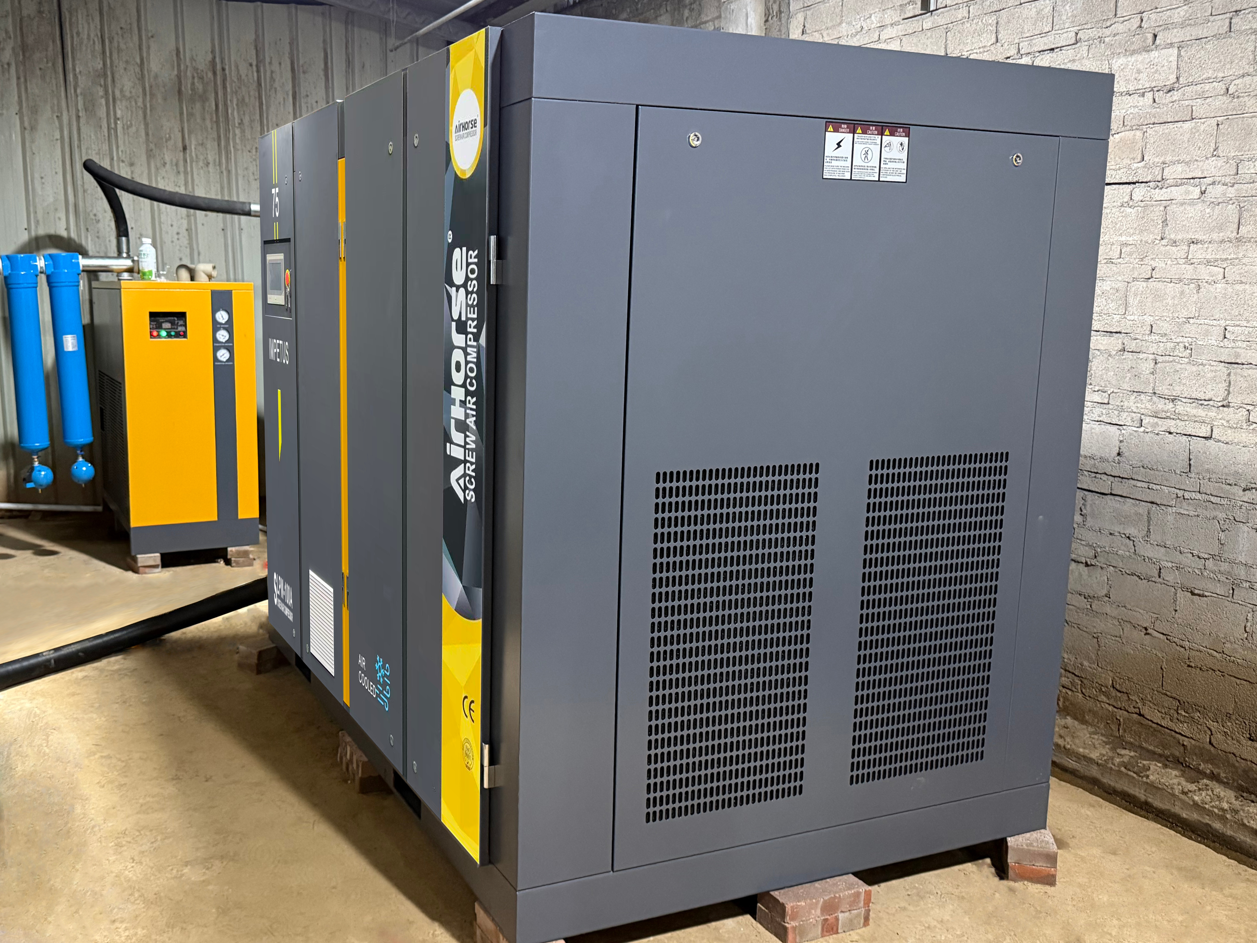 High-efficiency Two-stage&middot;Energy Saving Intelligent Manufacturing｜AirHorse two-stage screw air compressors ignite a wave of energy-saving innovation in Dongguan's plastics industry